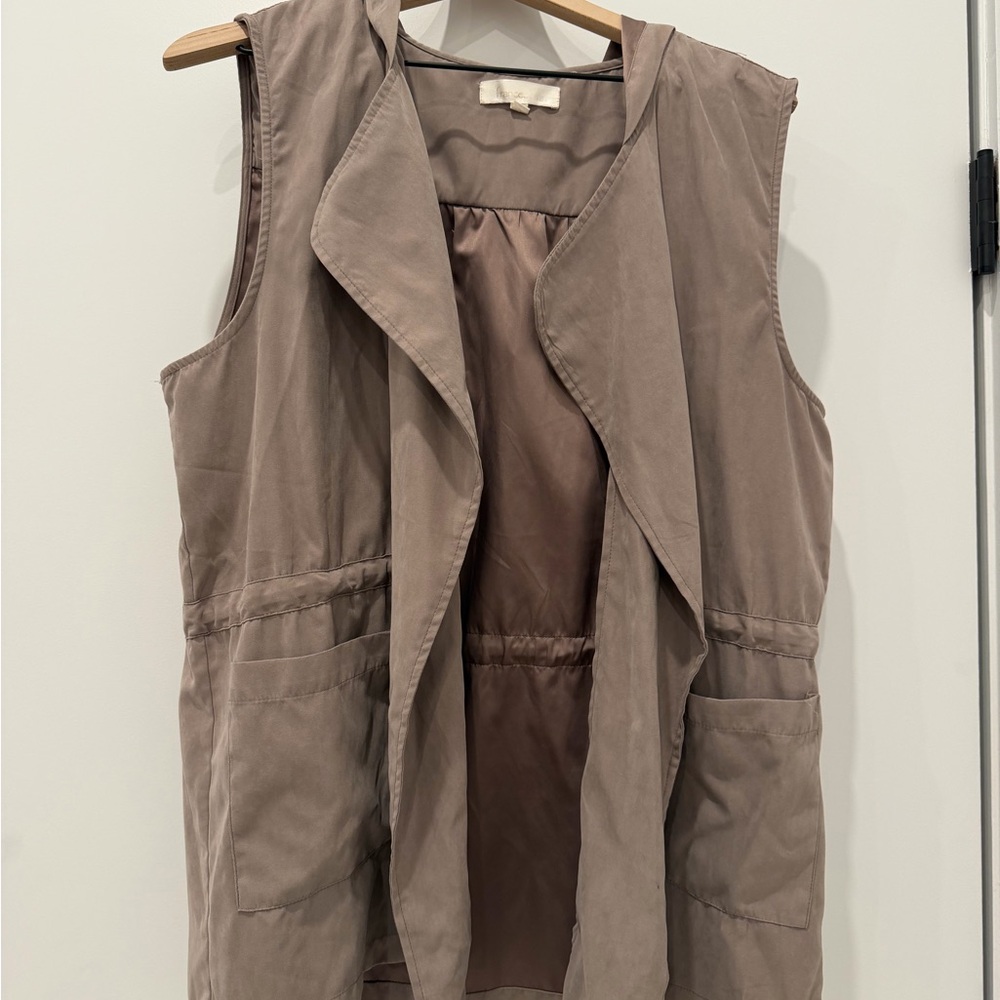 Women's Sleeveless Tan Vest